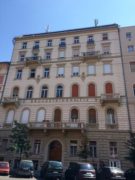 Near The Heroes Square Appartement